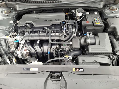 Certified 2025 Hyundai Elantra Limited image 34