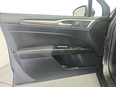 Used 2018 Ford Fusion SE w/ Fusion SE Technology Package image 20