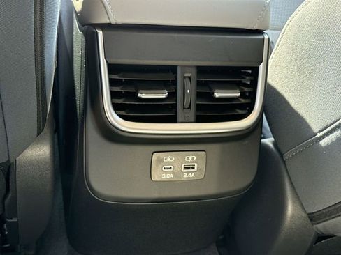Used 2025 Subaru Outback Premium AWD/4WD image 11