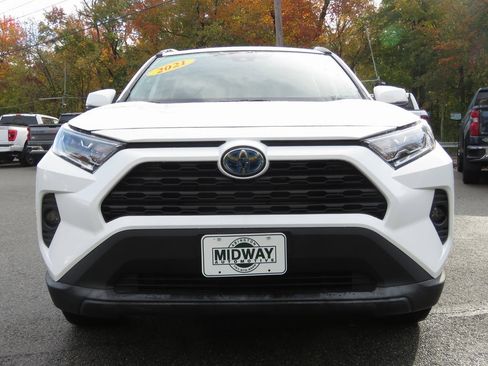 Used 2021 Toyota RAV4 XLE image 3