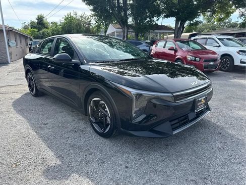 Used 2025 Kia K4 EX FWD image 3