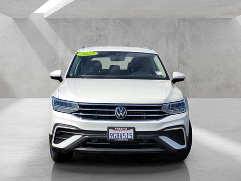 Used 2023 Volkswagen Tiguan SE image 2