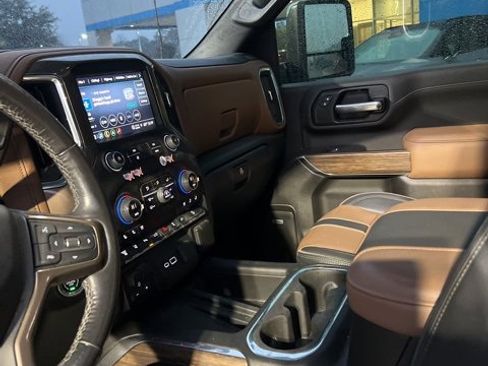Used 2023 Chevrolet Silverado 2500 High Country w/ Z71 Off-Road Package image 7