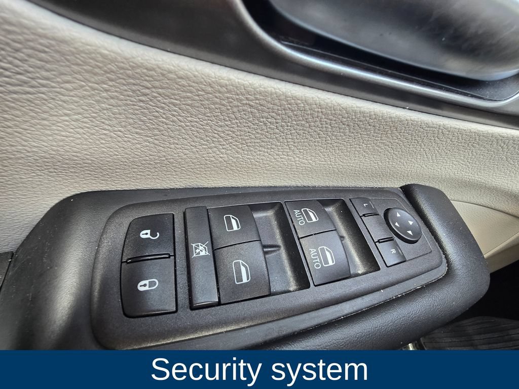 Used 2023 Chrysler Pacifica Touring-L FWD image 22