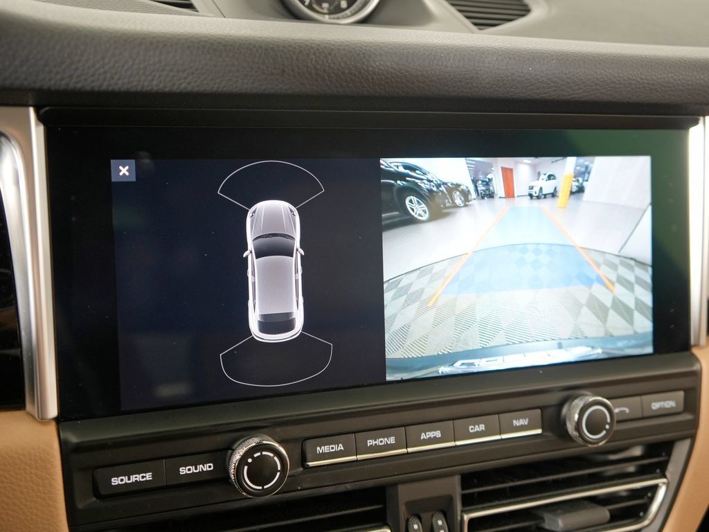 Certified 2021 Porsche Macan AWD/4WD image 33