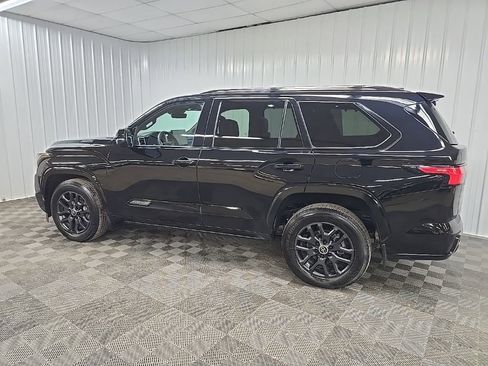 Used 2024 Toyota Sequoia Platinum AWD/4WD image 4