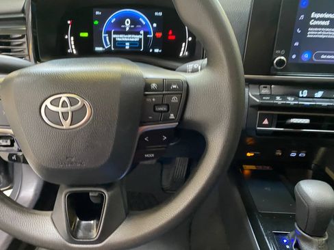 Used 2025 Toyota Camry LE FWD image 31