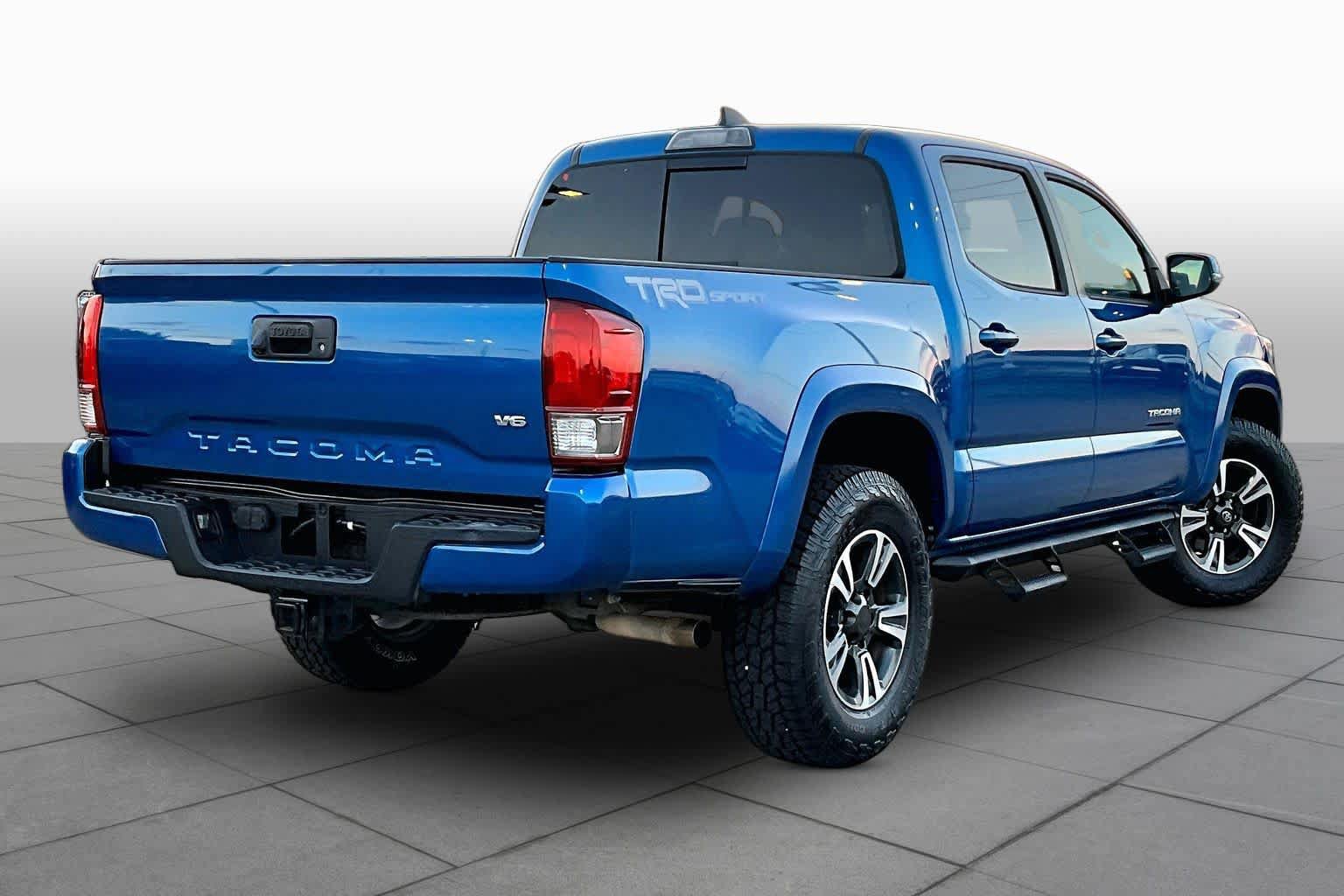 Used 2017 Toyota Tacoma TRD Sport w/ Tow Package RWD image 13