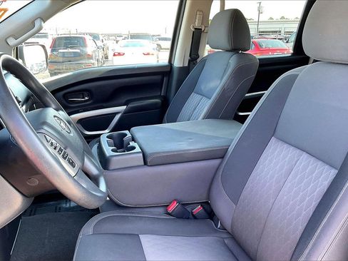 Used 2021 Nissan Titan SV image 18