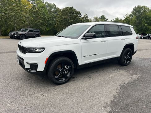 New 2025 Jeep Grand Cherokee L Limited w/ Black Appearance Package image 16