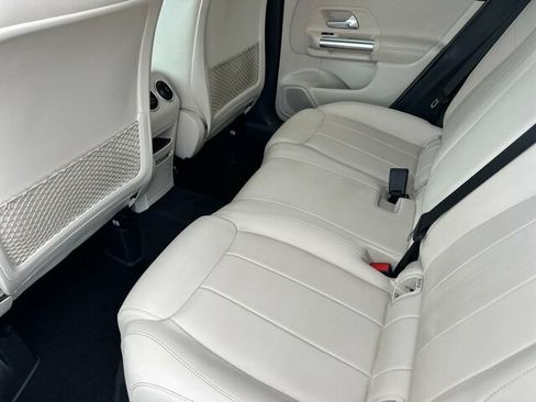 Certified 2022 Mercedes-Benz GLA 250 4MATIC image 15