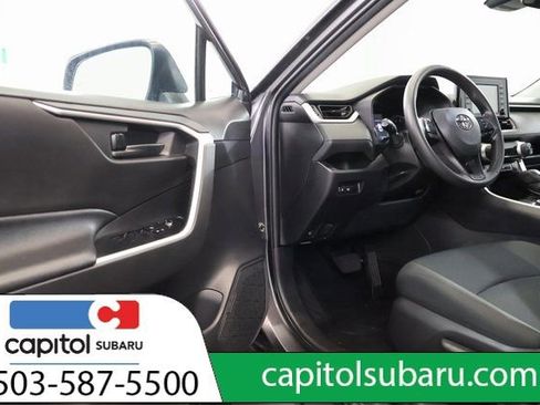 Used 2022 Toyota RAV4 LE AWD/4WD image 10
