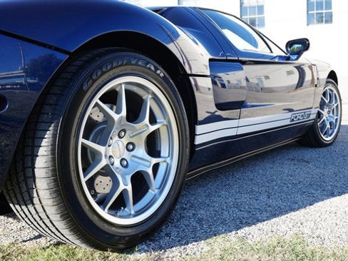 Used 2005 Ford GT image 22
