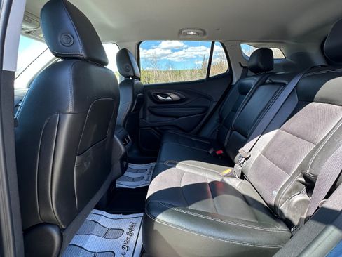 Used 2024 GMC Terrain SLT AWD/4WD image 17