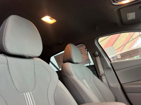 Used 2021 Hyundai Elantra SEL w/ Cargo Package image 16