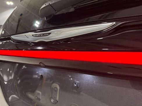 Used 2023 Chrysler Pacifica Touring-L FWD image 17