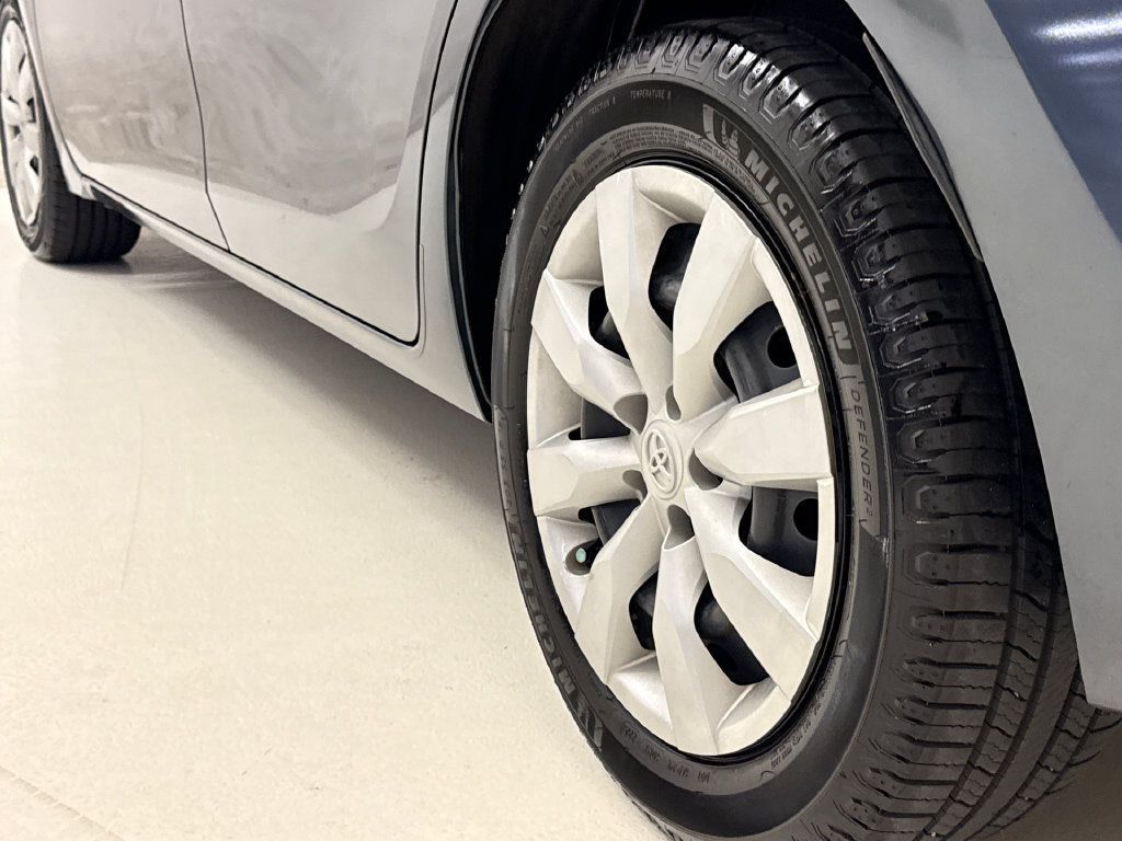 Used 2015 Toyota Corolla LE FWD image 11