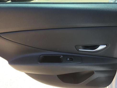 Used 2022 Hyundai Elantra Limited FWD image 10
