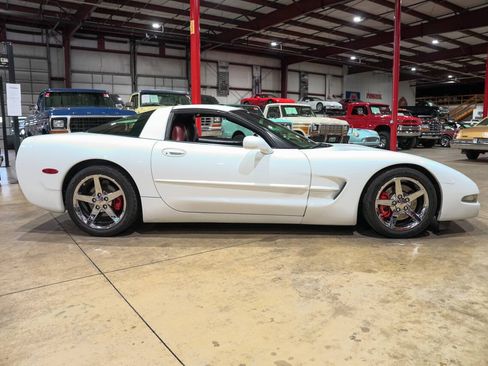 Used 1998 Chevrolet Corvette Coupe w/ Memory Pkg RWD image 10