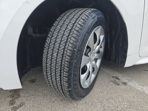 Used 2022 Toyota Corolla LE image 31