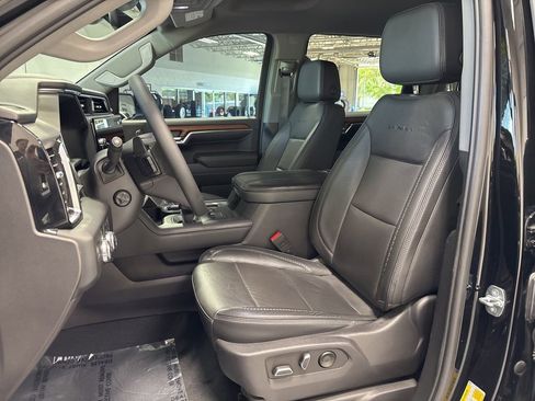 Used 2023 GMC Sierra 1500 Denali w/ Technology Package AWD/4WD image 9