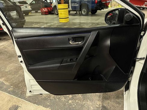 Used 2017 Toyota Corolla XSE image 31