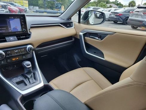 Used 2019 Toyota RAV4 Limited FWD image 23
