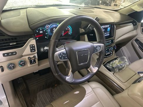 Used 2018 GMC Yukon Denali w/ Denali Ultimate Package AWD/4WD image 13