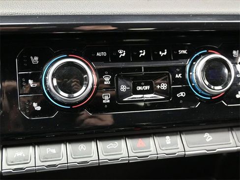 Used 2024 GMC Sierra 1500 AT4 w/ AT4 Preferred Package image 18