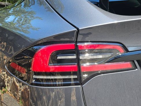 Used 2023 Tesla Model X AWD/4WD image 28