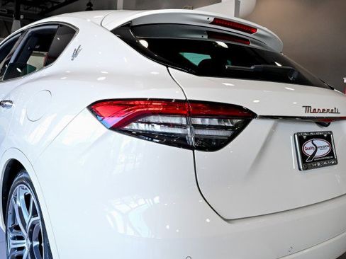 Used 2023 Maserati Levante GT AWD/4WD image 13
