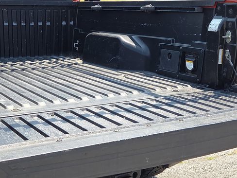 Used 2016 Toyota Tacoma TRD Off-Road w/ Towing Package AWD/4WD image 9