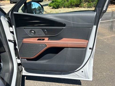 New 2026 Lincoln Nautilus Reserve w/ Jet Appearance Package AWD/4WD image 15