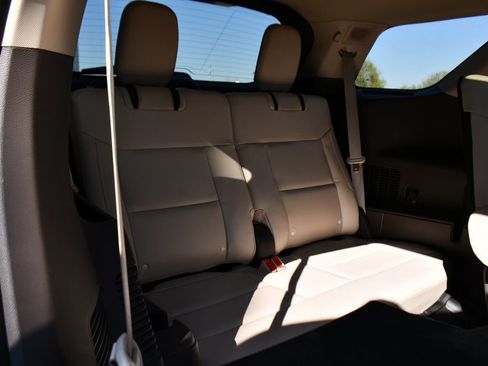 Used 2023 Ford Explorer Platinum w/ Technology Package AWD/4WD image 19