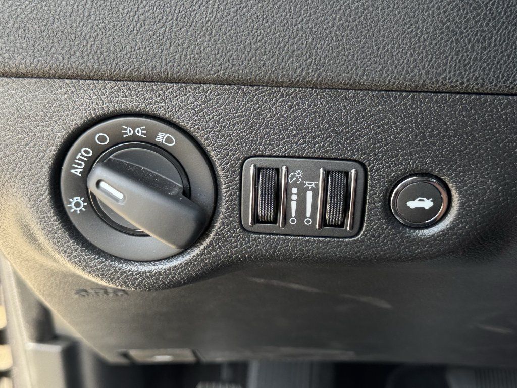 Used 2023 Dodge Charger SXT RWD image 22