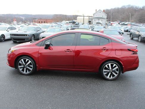 Used 2022 Nissan Versa SR image 5