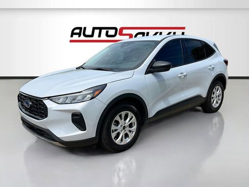 Used 2025 Ford Escape Active w/ Cold Weather Package FWD image 3