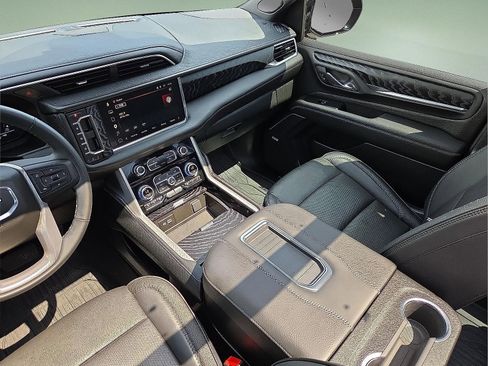 Used 2024 GMC Yukon XL Denali AWD/4WD image 13