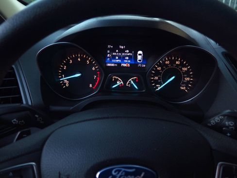 Used 2017 Ford Escape SE w/ Equipment Group 201A AWD/4WD image 9