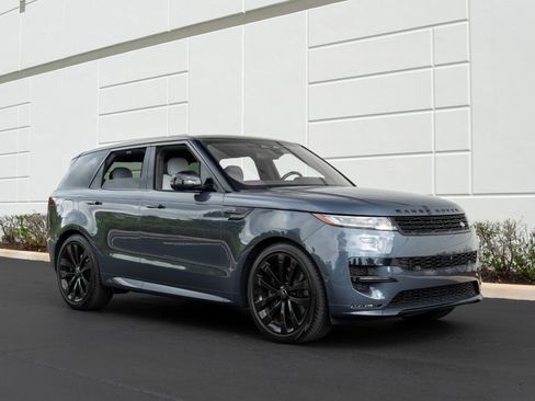 Used 2023 Land Rover Range Rover Sport First Edition image 4