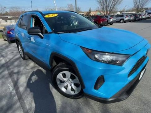 Used 2019 Toyota RAV4 LE w/ Carpet Mat Package AWD/4WD image 8