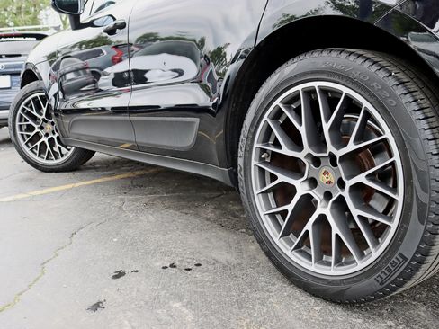 Used 2018 Porsche Macan Sport Edition AWD/4WD image 14