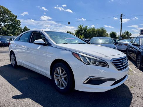 Used 2015 Hyundai Sonata SE w/ Option Group 02 FWD image 2