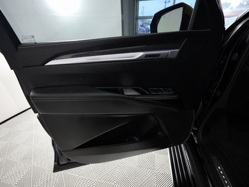 Used 2025 Cadillac Escalade V image 18