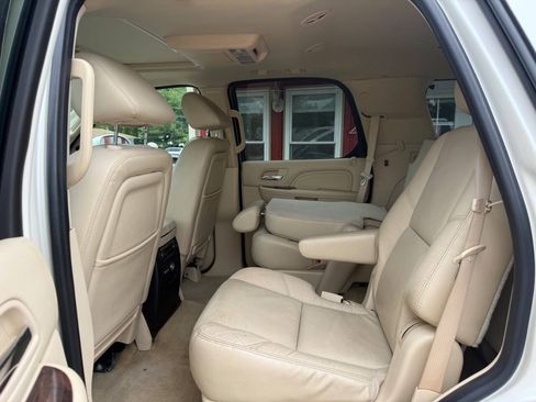 Used 2008 Cadillac Escalade AWD image 11