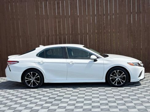 Used 2020 Toyota Camry SE FWD image 10