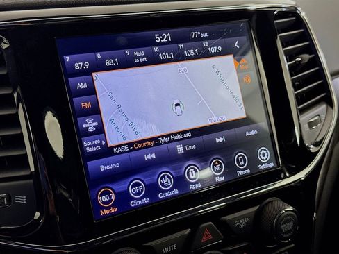 Used 2021 Jeep Grand Cherokee Laredo X image 15