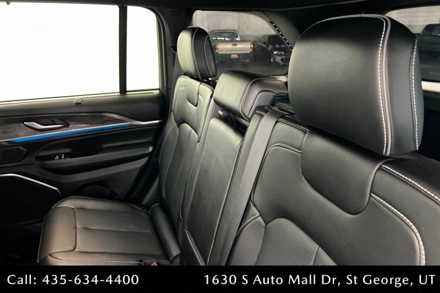 Used 2024 Jeep Grand Cherokee Overland w/ Luxury Tech Group IV AWD/4WD image 20