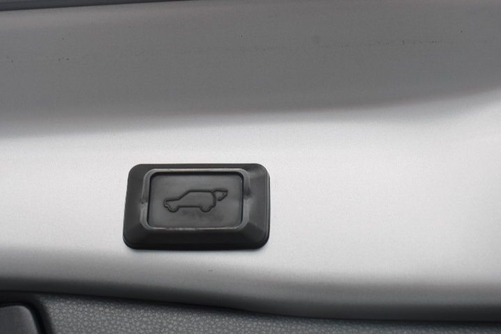 Used 2019 Toyota RAV4 XLE Premium w/ All Weather Liner Package FWD image 18