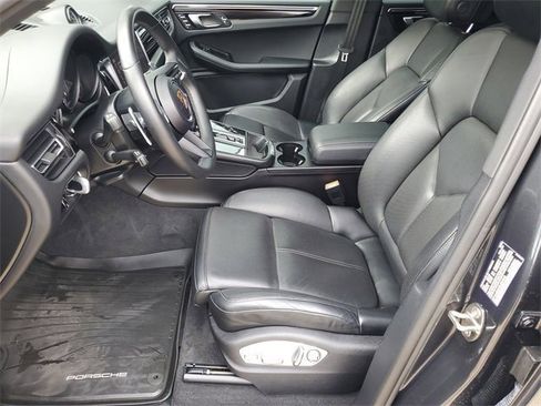 Used 2024 Porsche Macan w/ Premium Plus Package image 5